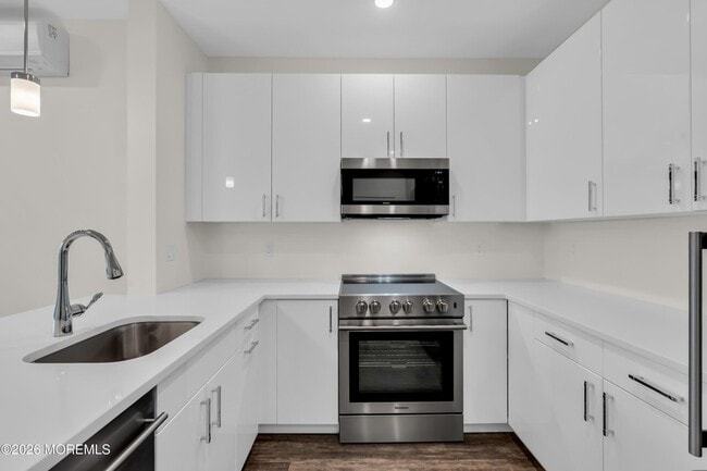 Building Photo - 521 Lakeview Ave Unit 315