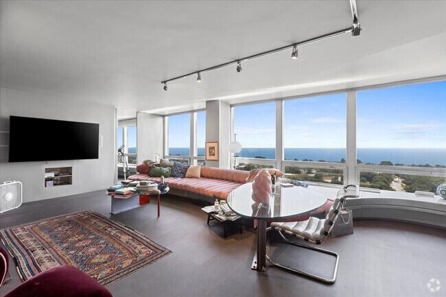 Building Photo - 2400 N Lakeview Ave Unit 2202 Rental