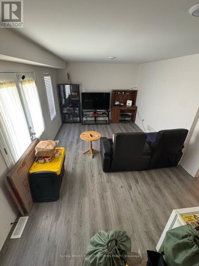 Photo - 42 Ambereen Pl