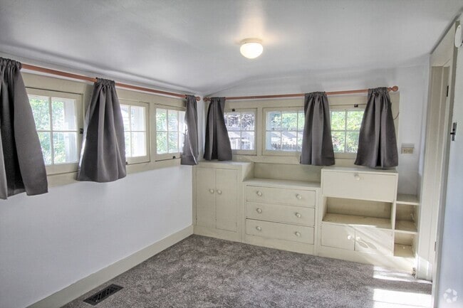 Building Photo - 2 bed 1 bath house just west of DU