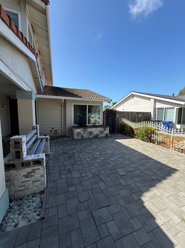 32625 Lake Mead Dr