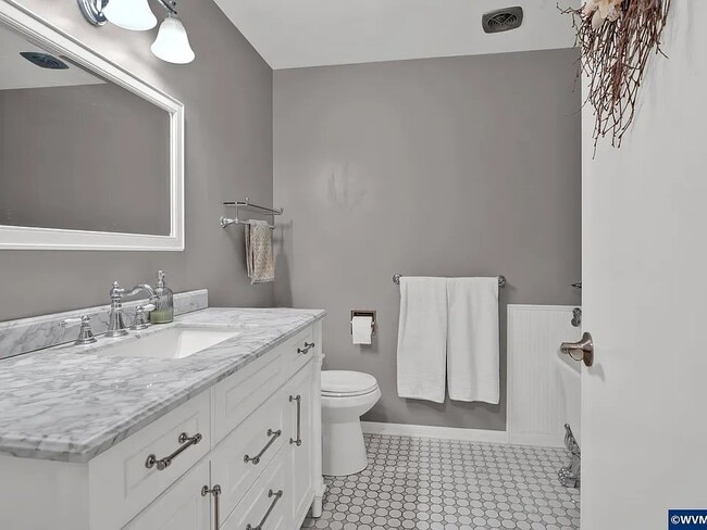 Photo - 3230 NW Norwood Dr