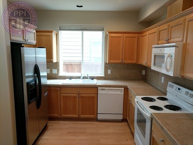 Photo - Gorgeous Large Home in North Portland, 3+ Bedrooms!! No Deposit With RHINO!!