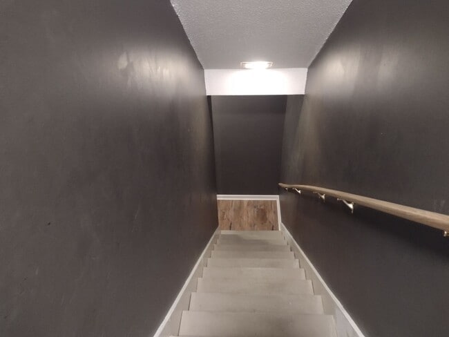 Building Photo - Beautifully renovated 4 bed 5 bath condo with a private back yard Unit 2
