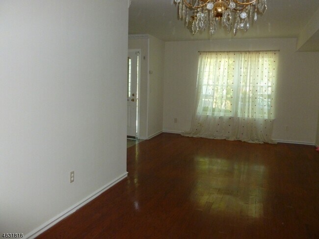 Photo - 408 Hawkshead Way