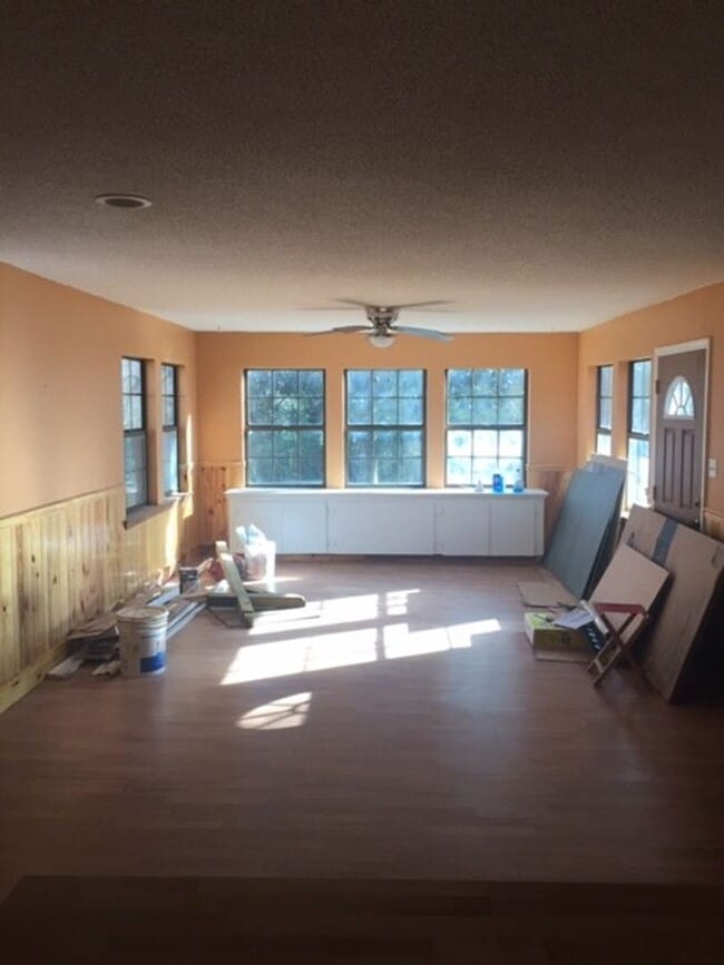 Photo - 210 Pineleaf Ln