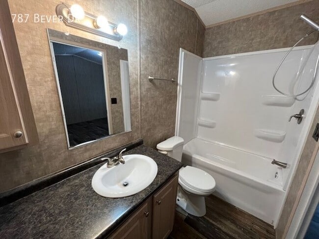 Photo - 787 N Bever Dr