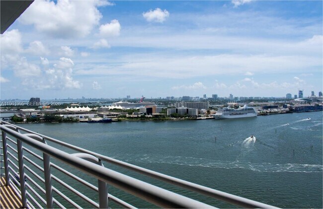 Photo - 335 S Biscayne Blvd Unidad 2212