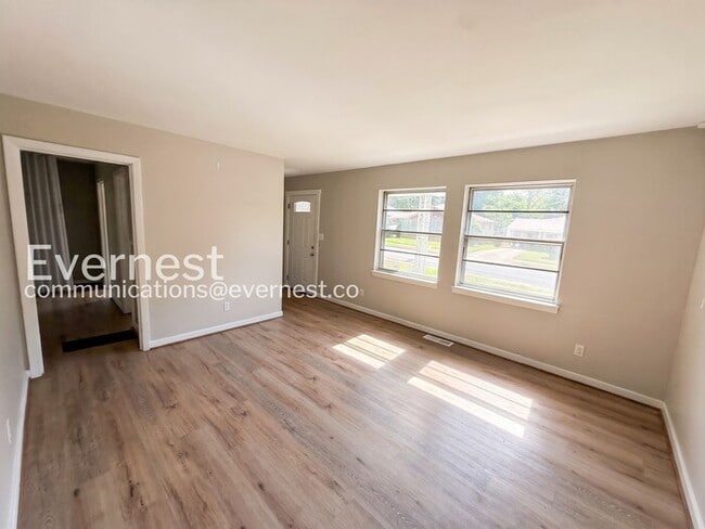 Photo - 3 Bed, 1 Bath Home with Fenced Yard / Vouchers Accepted / Available Now!