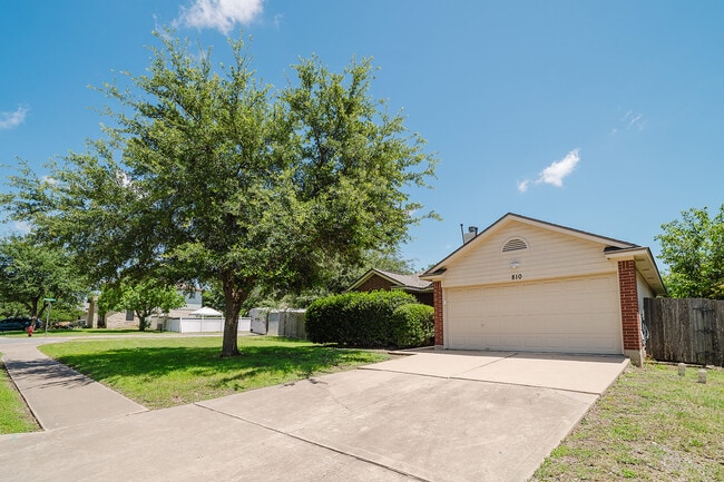 Photo - 810 Faircrest Dr