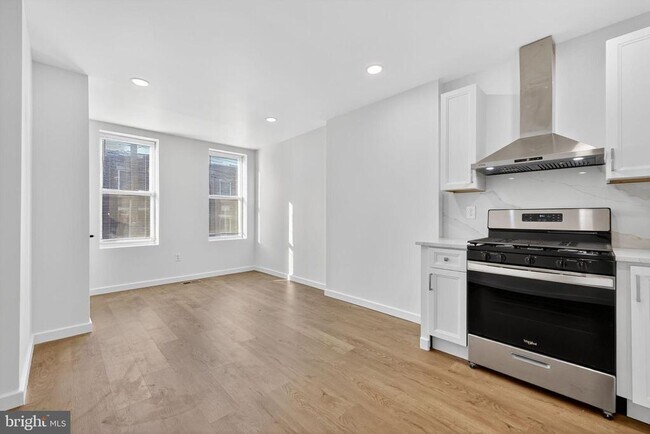 Photo - 2239 W Oxford St