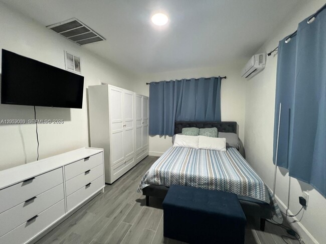 Building Photo - 1430 NE 149th St Unit #B
