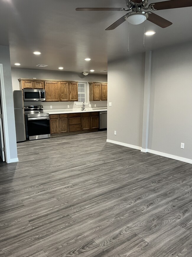 Photo - 211 S Ash Ave