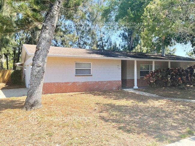 Building Photo - 130 NE Madison Cir N