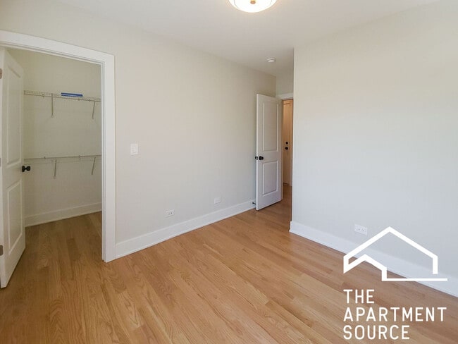 Photo - 2020 W Montrose Ave Unidad 2C