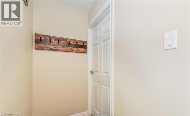 Photo - 70 Willowrun Dr