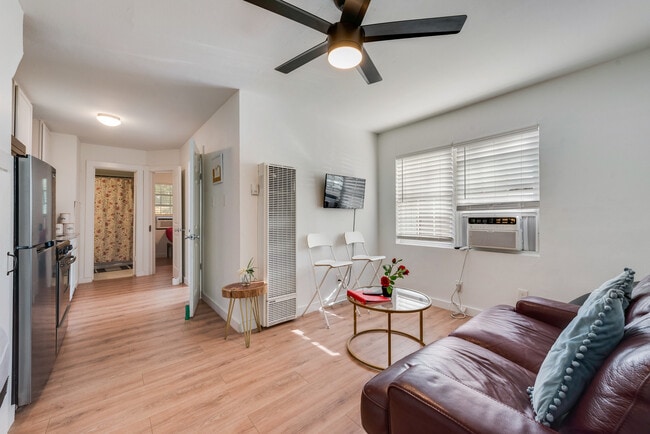 Building Photo - 709 N Pecan St Unit C