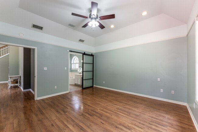 Photo - 1002 Amesbury Ct