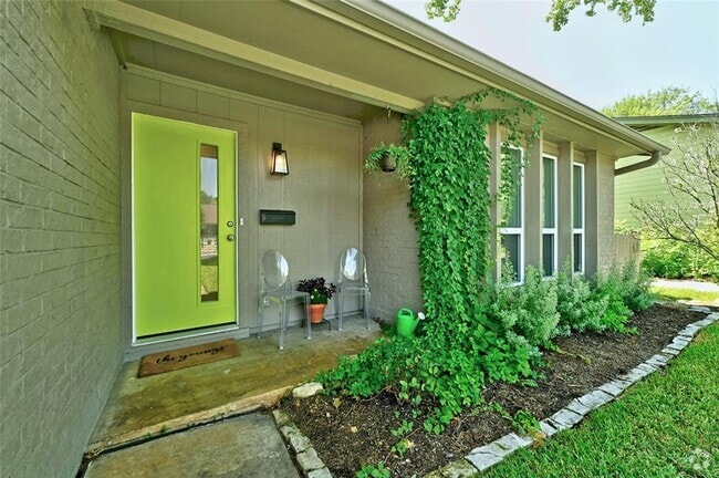 Building Photo - 2301 Village Cir Rental