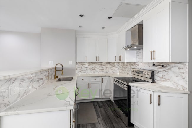 Penthouse Luxury Living with Stunning View... - Penthouse Luxury Living with Stunning View...
