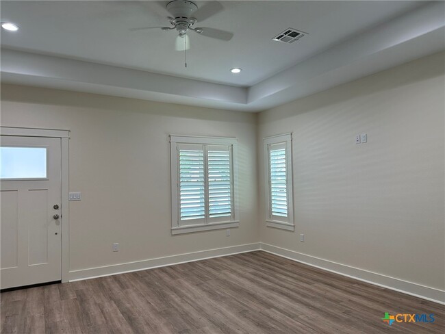 Building Photo - 1210 N Glass St