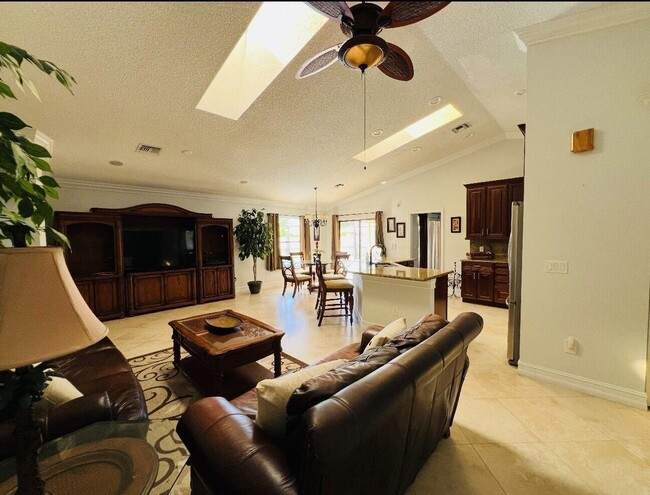 Photo - 1873 Hollyhock Rd