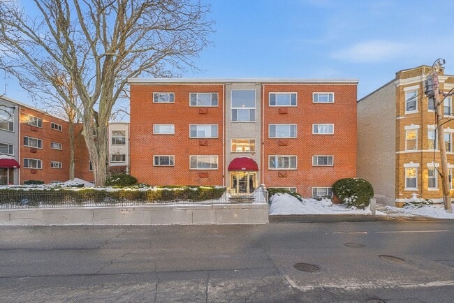 Building Photo - 239 Kelton St Unit 41