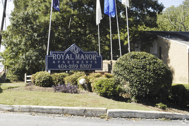 Building Photo - Royal Manor Rental