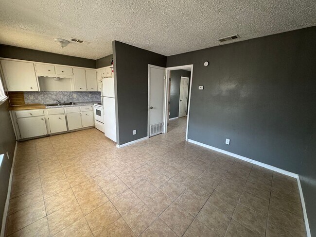 Photo - 1405 N Gray St Unidad 08