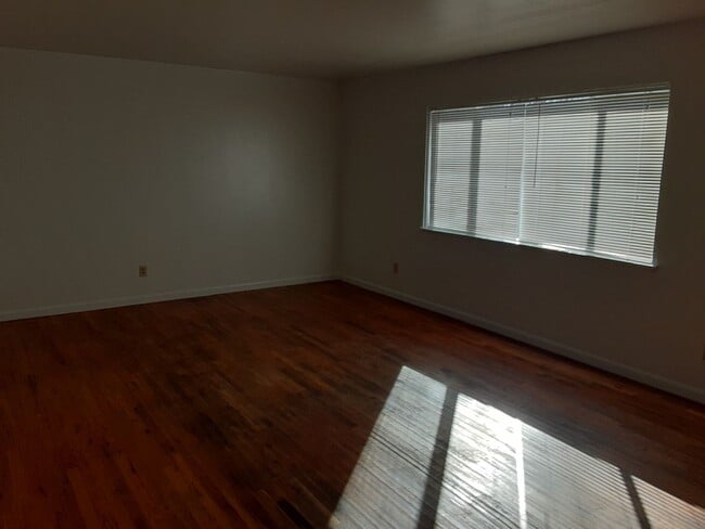 Photo - Triple J Properties-PM#025-0249-5015 Unidad 5015
