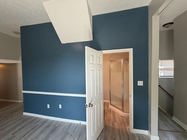 Photo - Charming 3-Bedroom Apartment in the Heart of Jeffersonville 

All Utilities Included Unidad 2