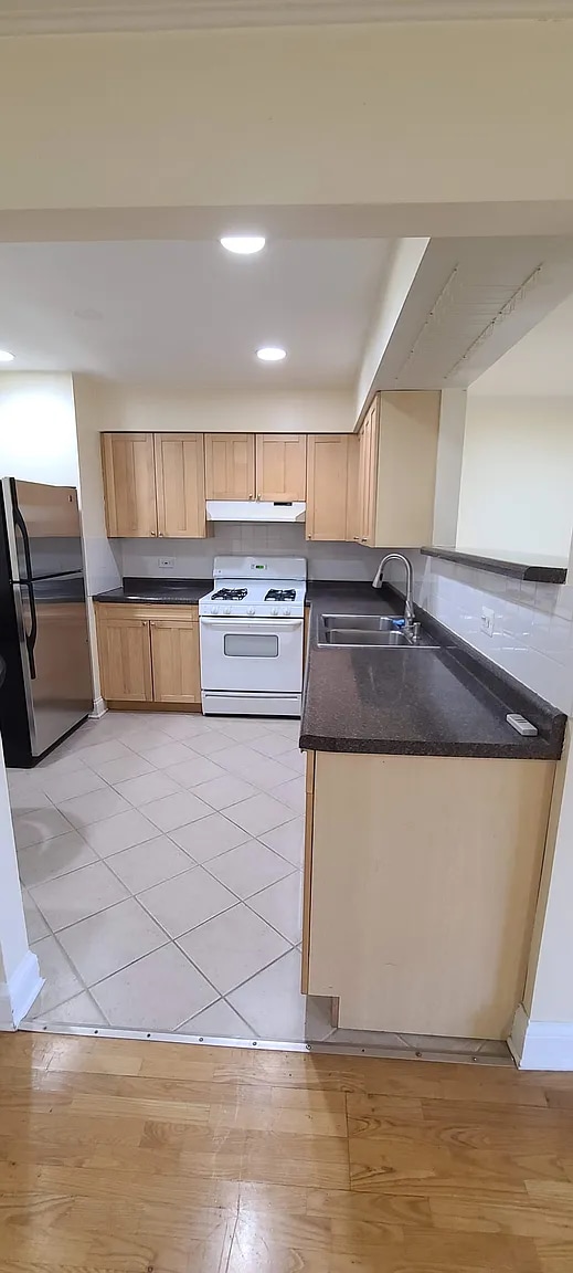 Photo - 693 E Fullerton Ave Unit 693  208
