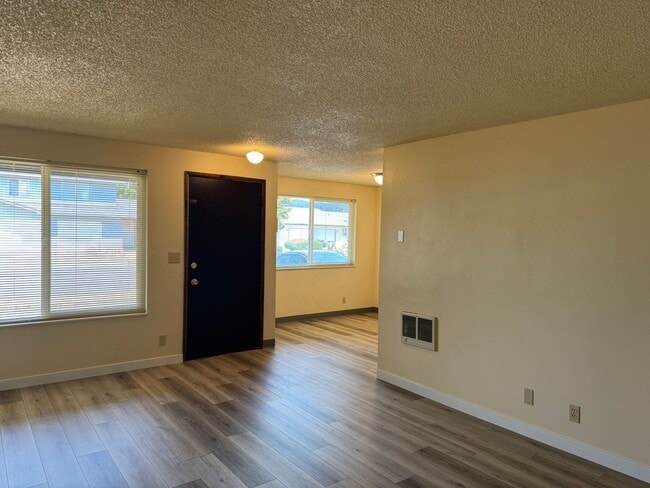 Photo - Lovely 2-bedroom/1-bathroom duplex with garage!