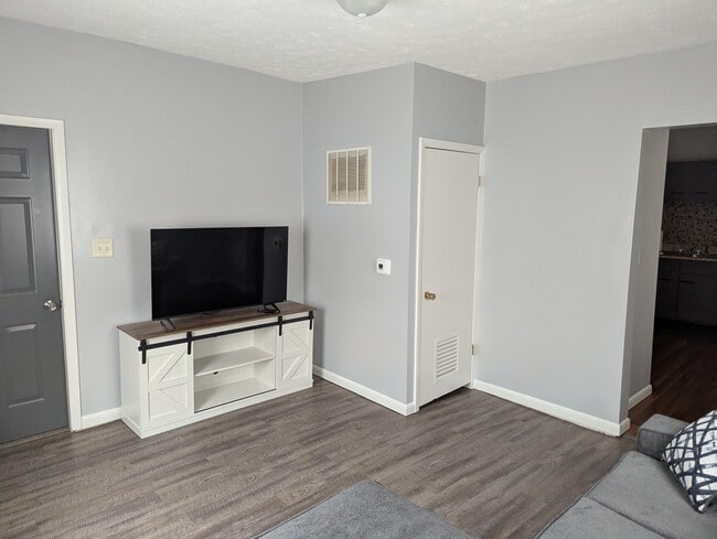 Photo - 1531 S Main St