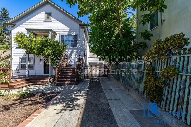Building Photo - 1322 Wanda St Rental