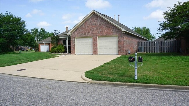 Photo - 9537 Greythorne Way