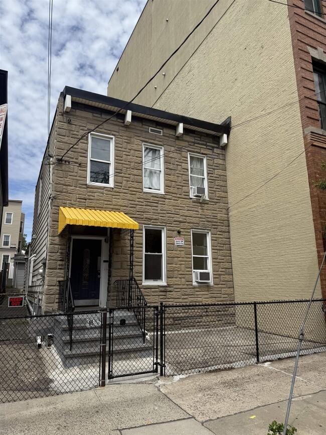 Building Photo - 183 Webster Ave Unit 1