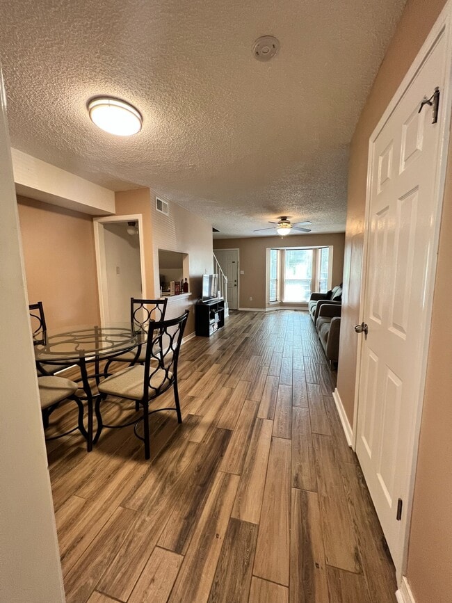 Photo - 829 E Boyd Dr Unidad Apt C