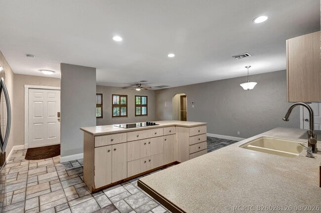 Building Photo - 1402 Cormorant Rd