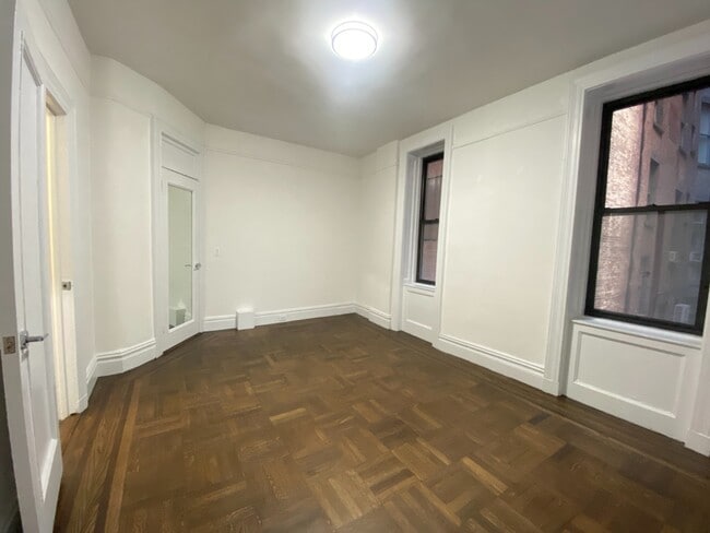 Photo - 200 W 58th St Unidad 05C