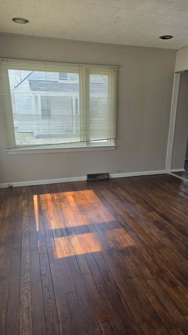 50% discount on first month's rent with approved application