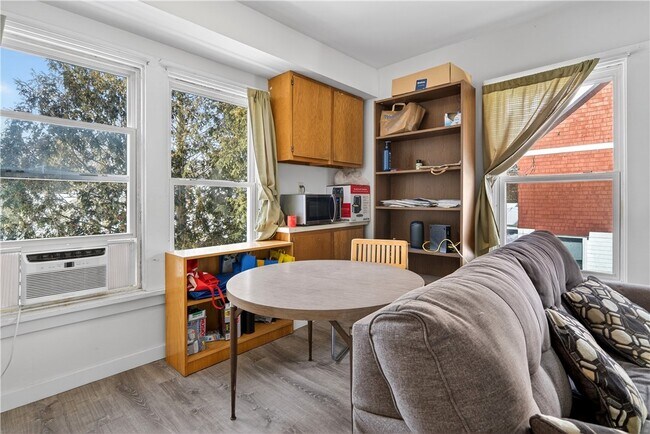 Photo - 303 Cornell St