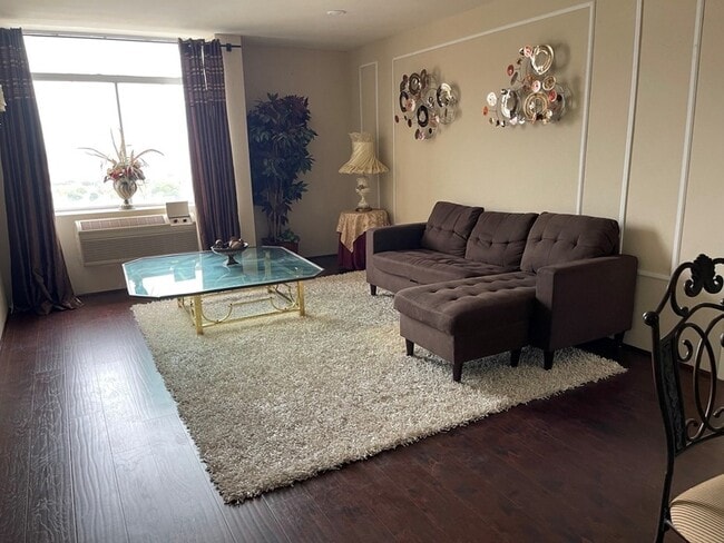 Building Photo - 7510 Hornwood Dr Unit 1407