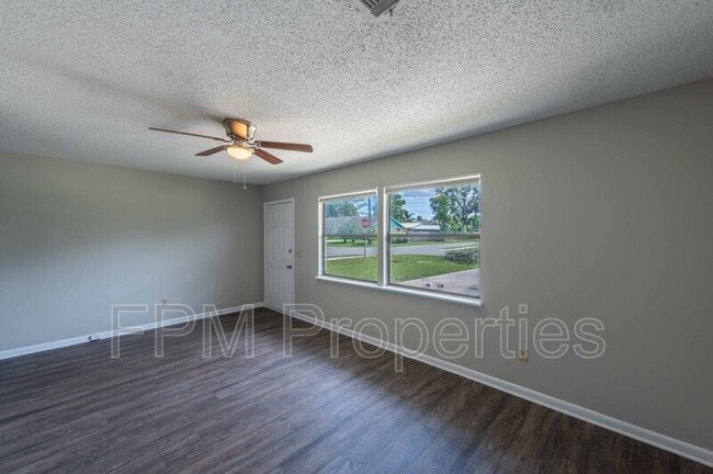 Photo - 890 Hibiscus St