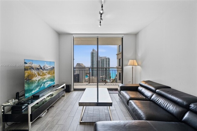 Building Photo - 999 SW 1st Ave Unit 3307