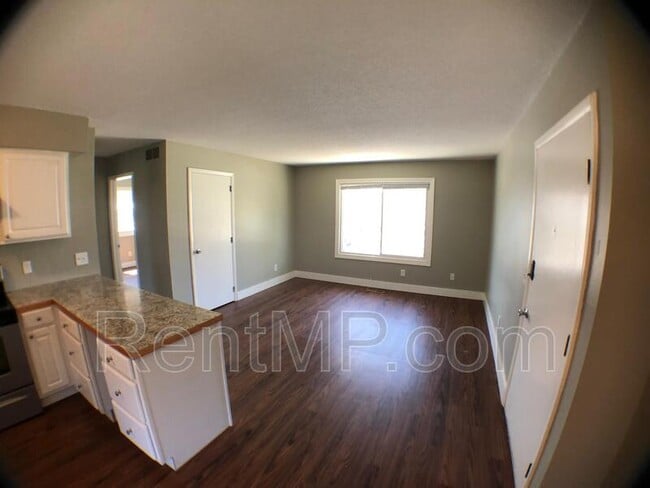 Photo - 303 S Oak St