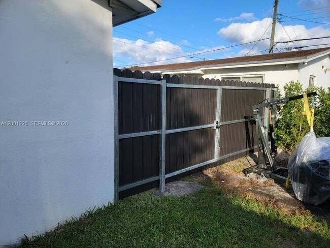 Photo - 2410 NW 11th St Unidad 0