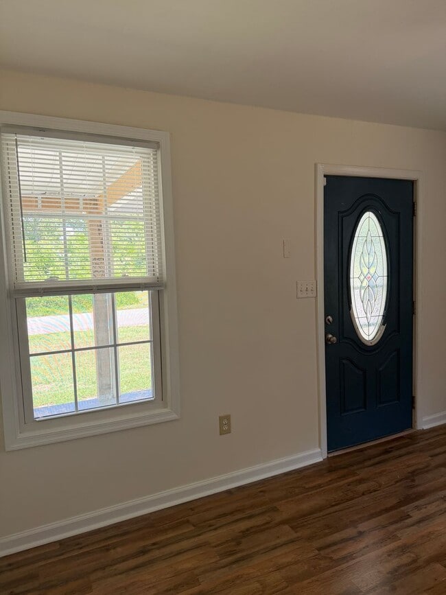 Photo - 3 Bed 1 Bath Home