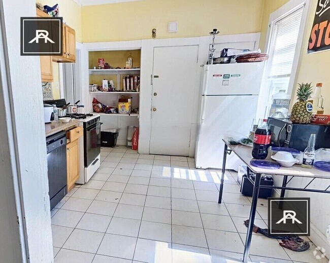 Building Photo - 2 bedroom in Cambridge MA 02140 Unit 1 Rental