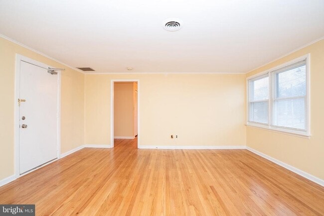 Building Photo - 15 Cranbury Rd Unit 1